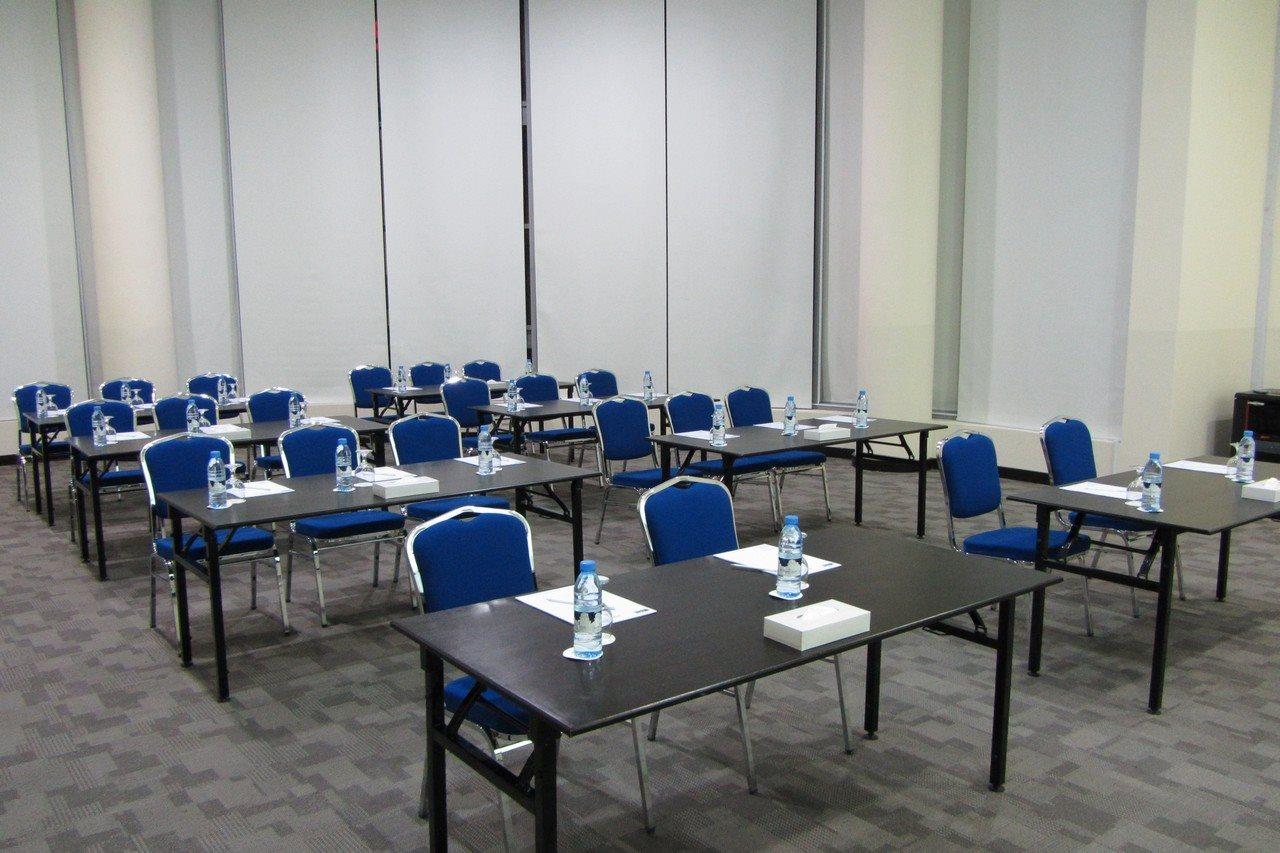 Tulip Hotel & Suites Manama Extérieur photo